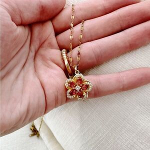 Gold and Pink Spinning Flower Necklace